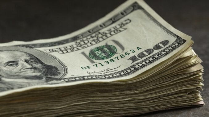 Las criptomonedas podrían desestabilizar países y debilitar al dólar como reserva de valor, según Hillary Clinton