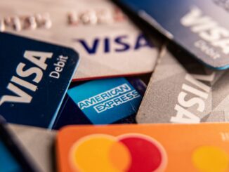 Crypto.com Slashes Card Rewards, CRO Tokens Drop 11% as Community Reacts