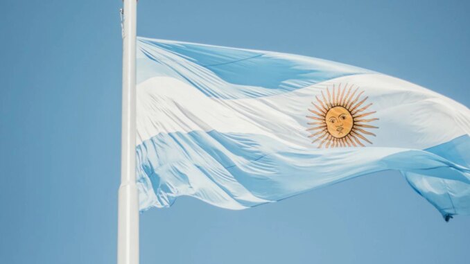 Argentines Take Refuge in Stablecoins After Economy Minister Resignation