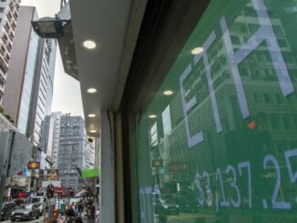 Bitcoin and Stocks Drop; Analysts See Risk of Further Downside