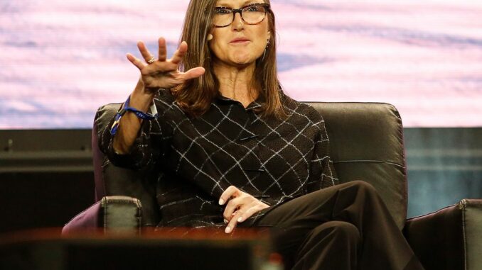 Cathie Wood's ARK Invest Buys About $5M of COIN, Continuing Her Dip-Buy Parade