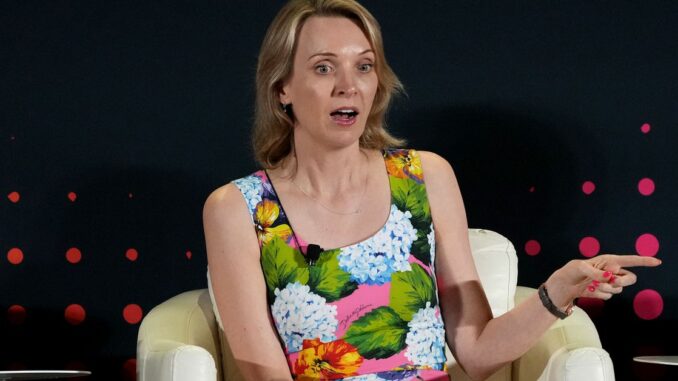 Crypto Industry Is 'Absolutely' at War Against Gensler, Warren, Blockchain Association CEO Smith Says