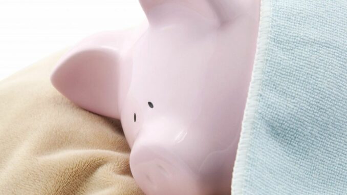 Bitcoin Slumbers as ETF Hopes Simmer; PEPE Leads Altcoin Gains