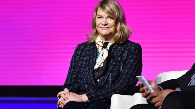 U.S. Senator Lummis, Crypto Lobbyists Urge Court to Dismiss SEC's Coinbase Lawsuit