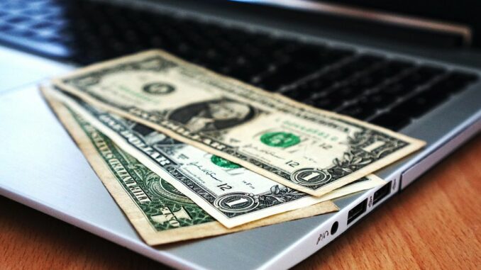 Trading pool yields on GMX. (GMX)