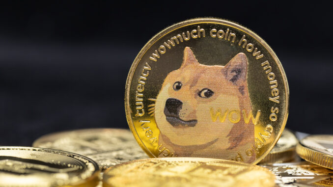 Crypto whales kopen 470 mln DOGE tokens, koers reageert – kan Dogecoin 1 euro worden?