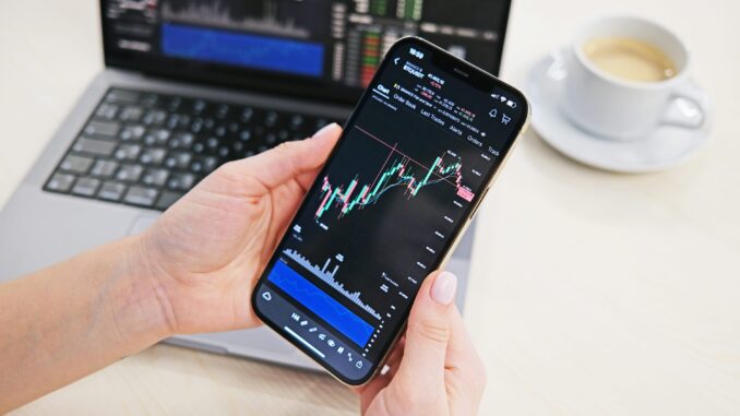 Bitcoin Sees Largest Annual Exchange Drop: Over 400,000 Coins Gone