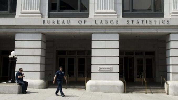 US jobless claims drop to 198K, beating 215K forecast as labor market holds steady