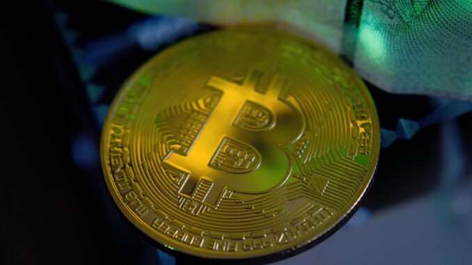 Expert Trader Who Correctly Predicted Bitcoin Top Just Shared A Chart Pointing Below $4,000