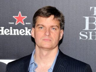 Michael Burry warns of bubble signs, advises cutting tech exposure
